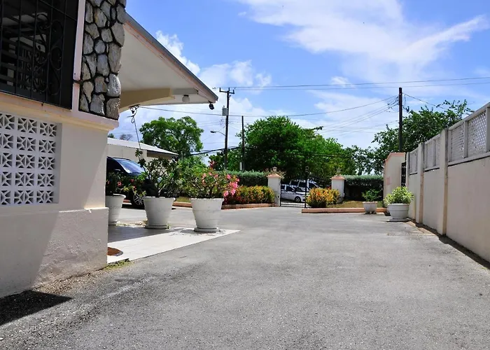 Graceville Beach House - By Zenbreak