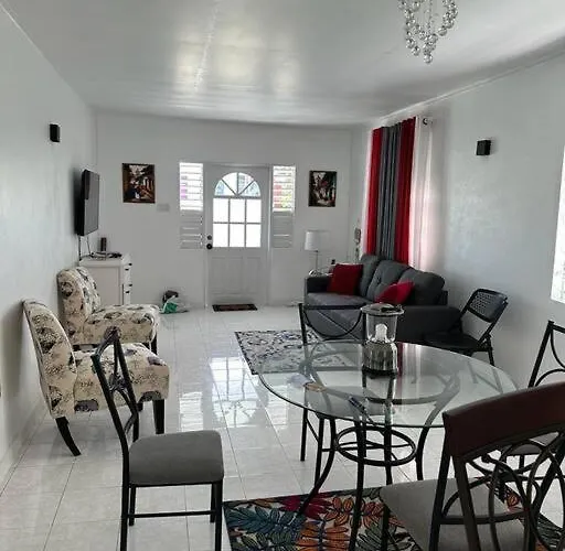 Charming St James Cottage - Walk To Beach