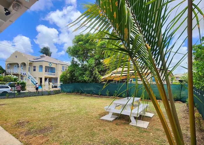 Coralstone Escape Near Beach And Airport With Private Garden