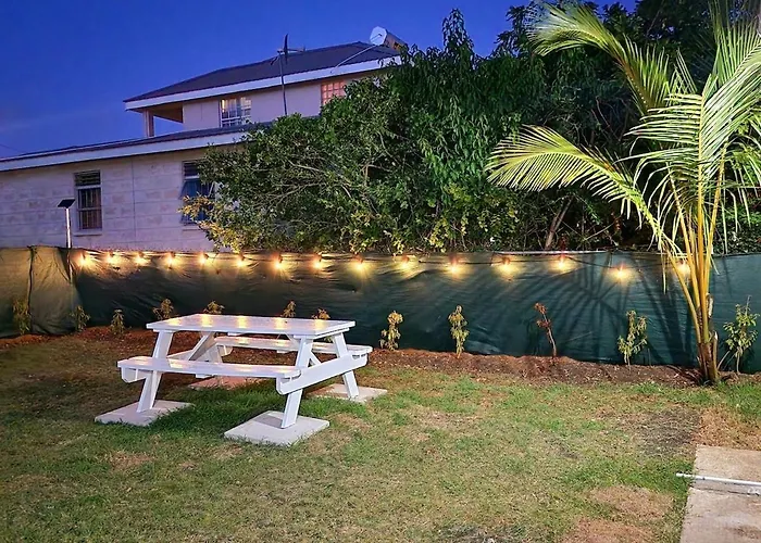 Coralstone Escape Near Beach And Airport With Private Garden